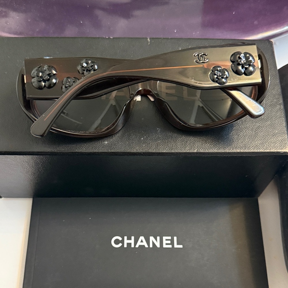 Chanel Camelia flower Black Sunglasses
